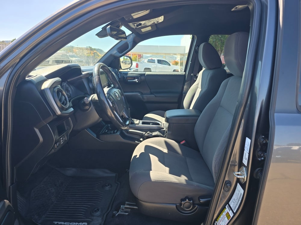 Thumbnail: 2018 Toyota Tacoma - 8