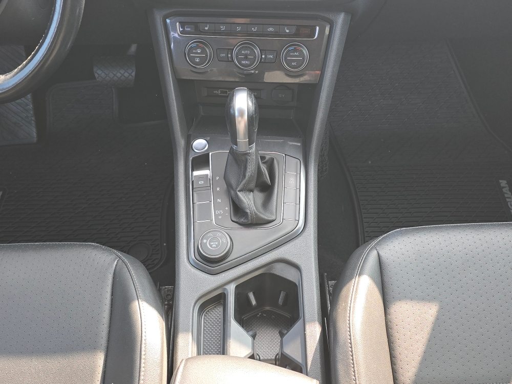 Thumbnail: 2019 Volkswagen Tiguan - 13