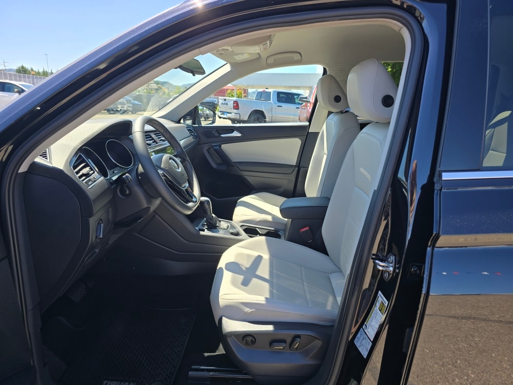 Thumbnail: 2021 Volkswagen Tiguan - 8