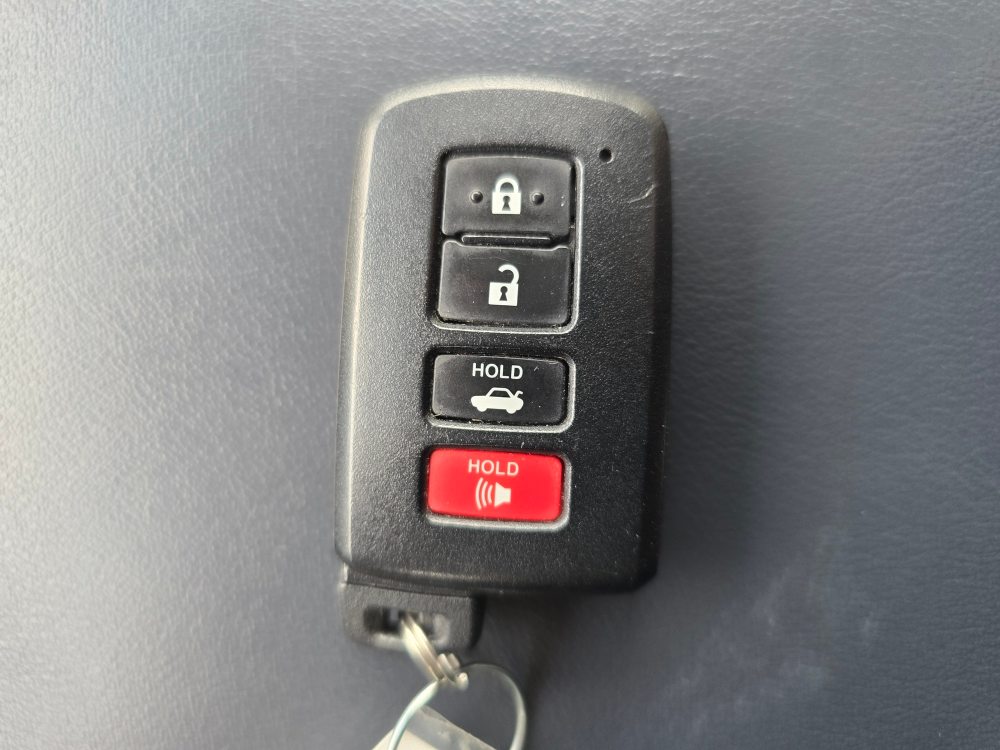 Thumbnail: 2015 Toyota Avalon - 16