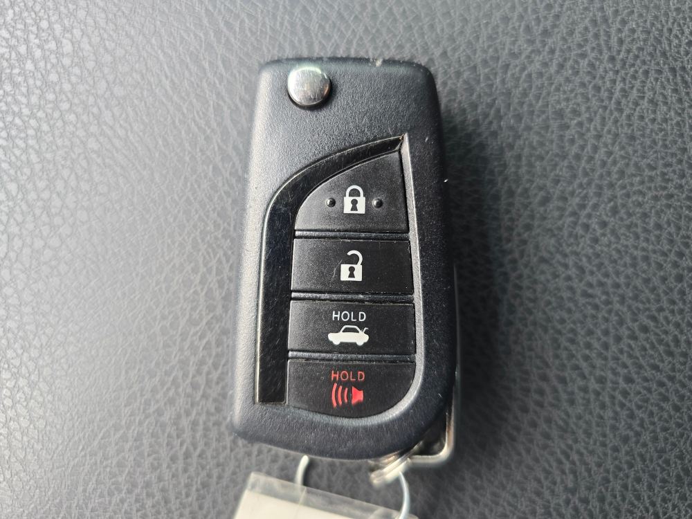 Thumbnail: 2020 Toyota Camry - 15