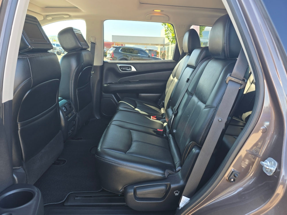 Thumbnail: 2016 Nissan Pathfinder - 10