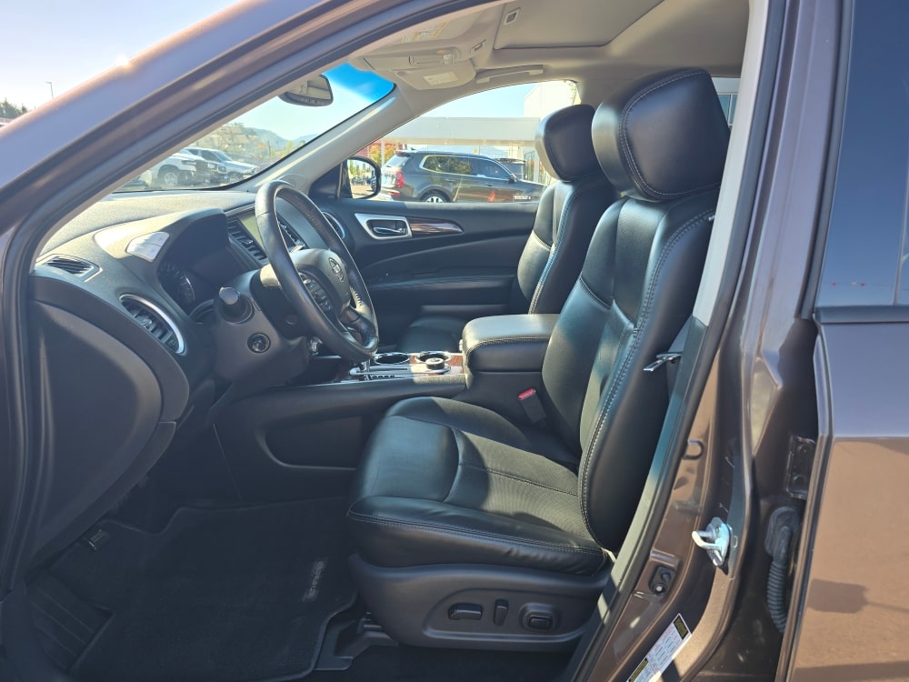 Thumbnail: 2016 Nissan Pathfinder - 9