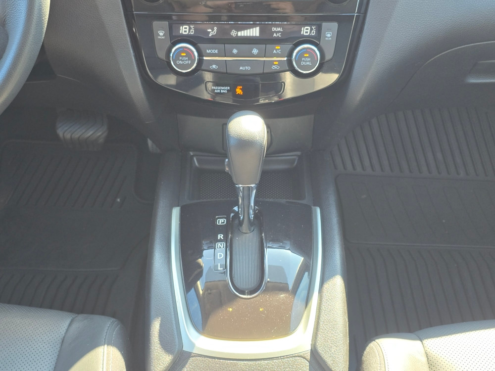 Thumbnail: 2015 Nissan Rogue - 14