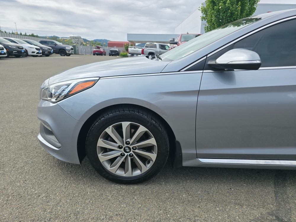 Thumbnail: 2017 Hyundai Sonata - 16