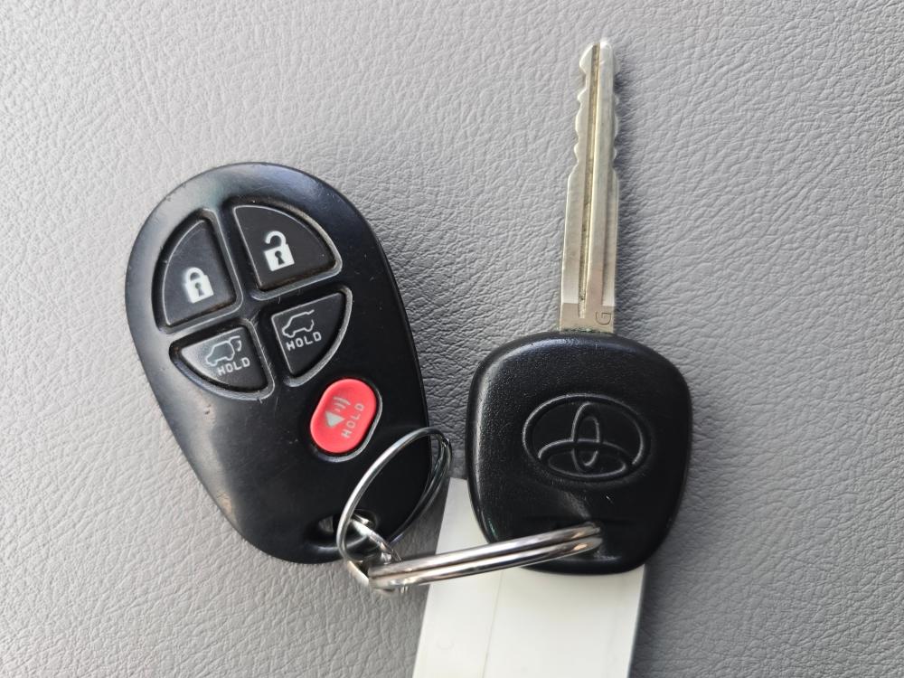 Thumbnail: 2013 Toyota Highlander - 15