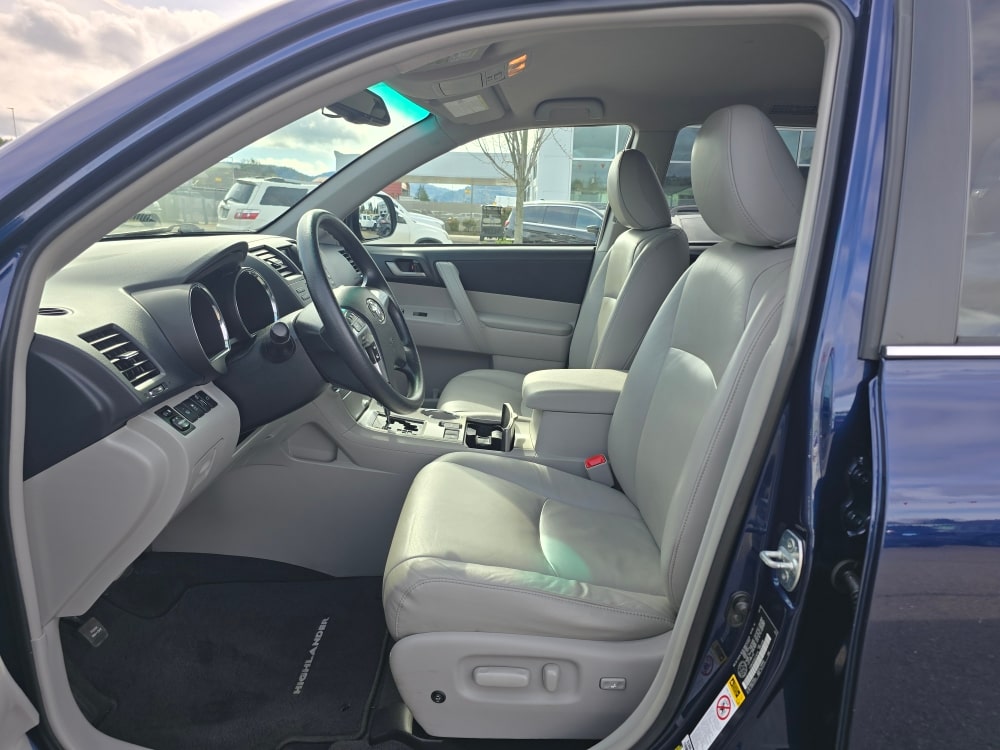 Thumbnail: 2013 Toyota Highlander - 8