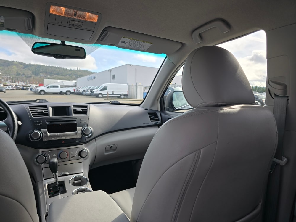 Thumbnail: 2013 Toyota Highlander - 9