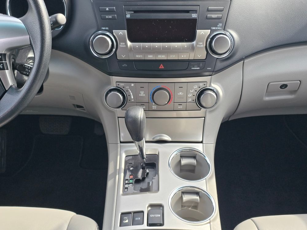 Thumbnail: 2013 Toyota Highlander - 13