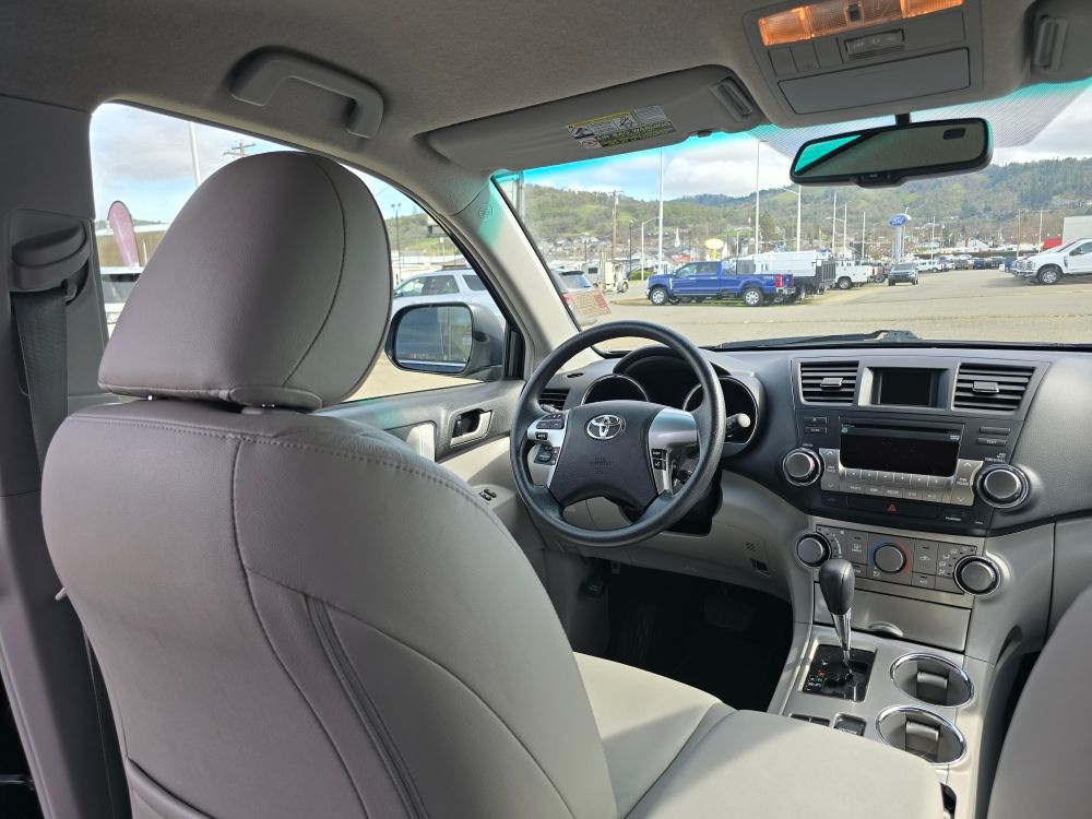 Thumbnail: 2013 Toyota Highlander - 2