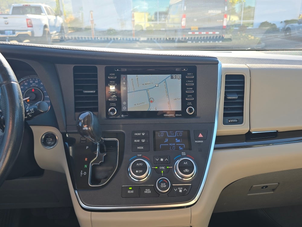 Thumbnail: 2019 Toyota Sienna - 13
