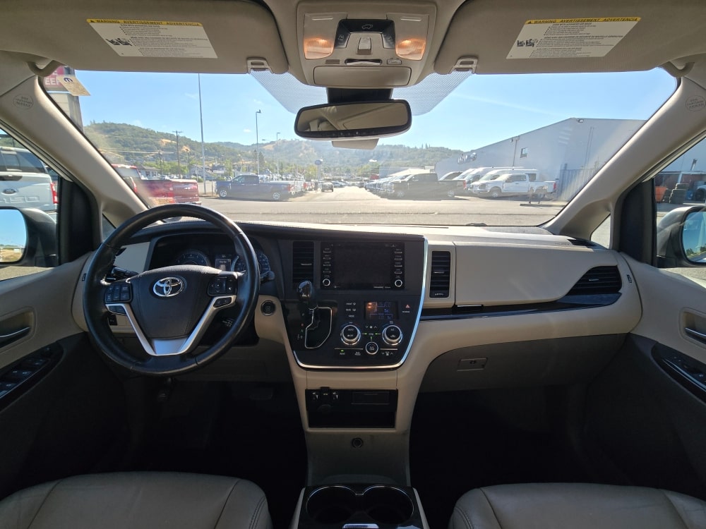 Thumbnail: 2019 Toyota Sienna - 12