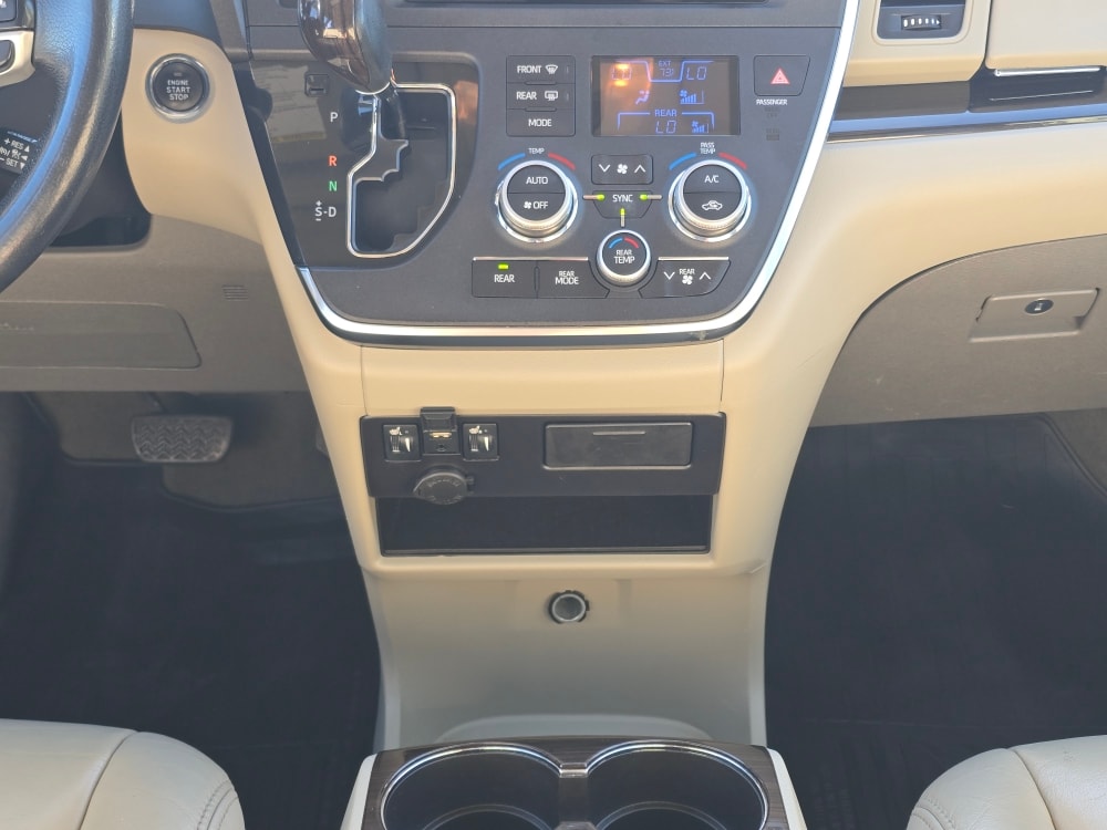 Thumbnail: 2019 Toyota Sienna - 19