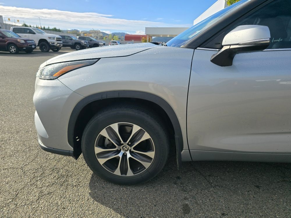Thumbnail: 2022 Toyota Highlander - 13