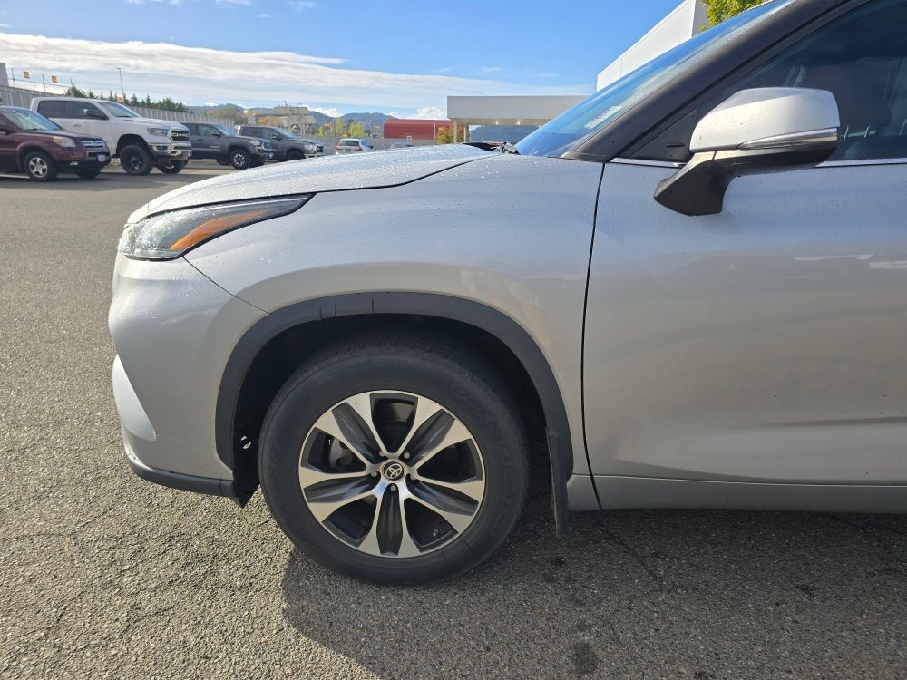 Thumbnail: 2022 Toyota Highlander - 20