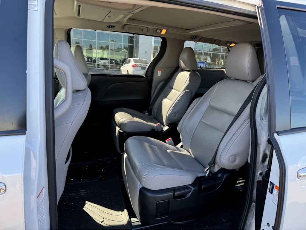 2019 Toyota Sienna Limited 11