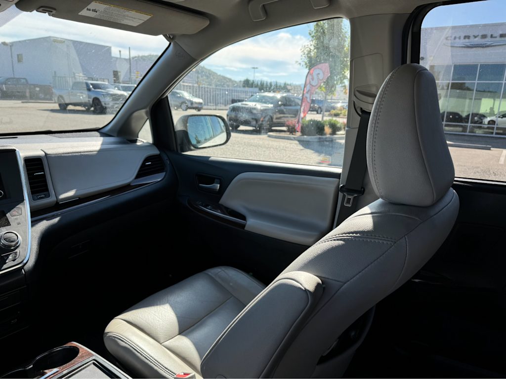 2019 Toyota Sienna Limited 10