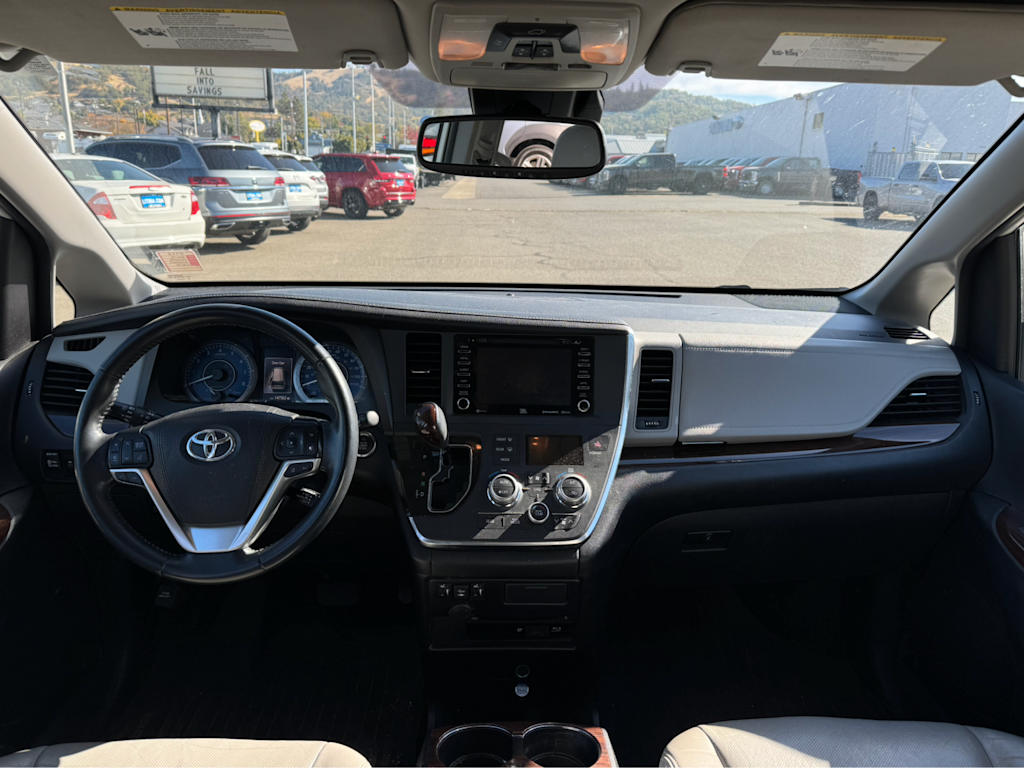 2019 Toyota Sienna Limited 12