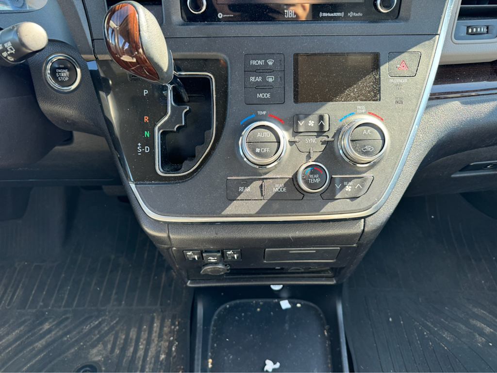 2019 Toyota Sienna Limited 14