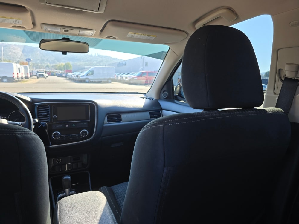 Thumbnail: 2018 Mitsubishi Outlander - 10