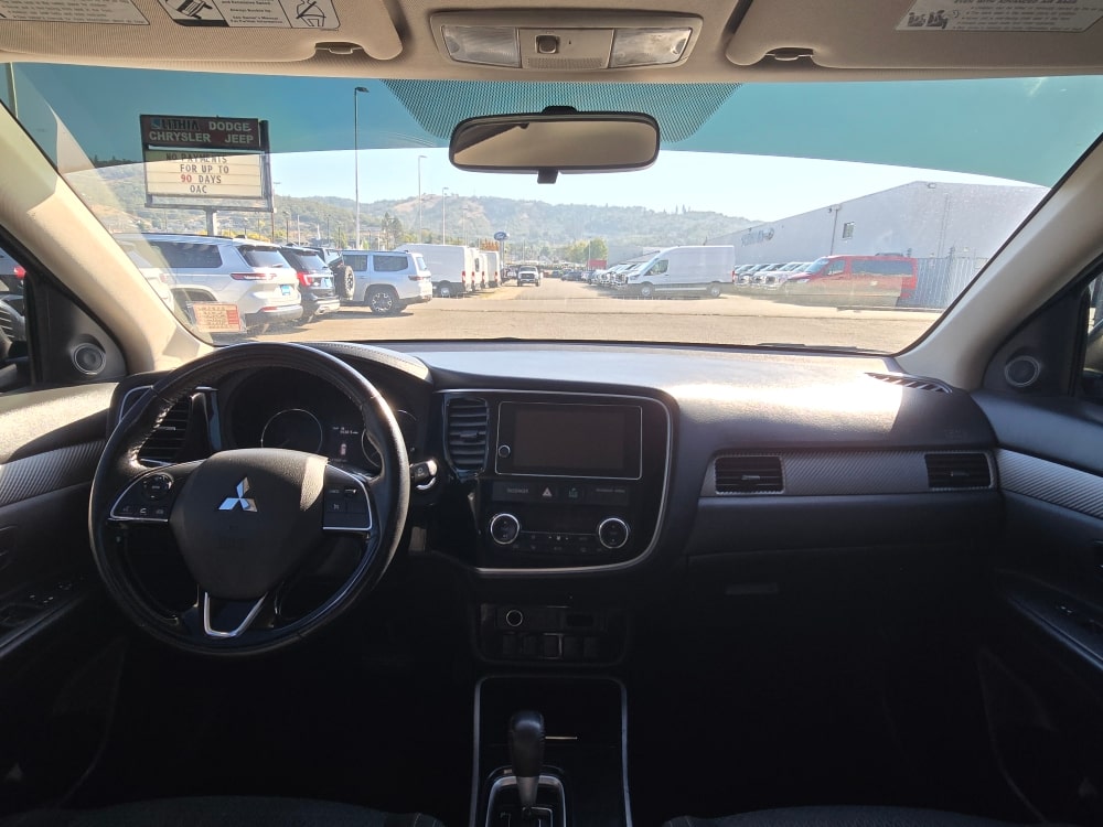 Thumbnail: 2018 Mitsubishi Outlander - 11