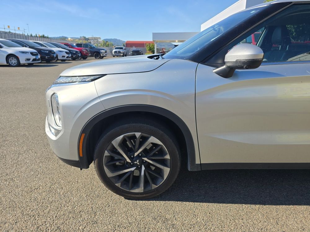 Thumbnail: 2024 Mitsubishi Outlander - 13