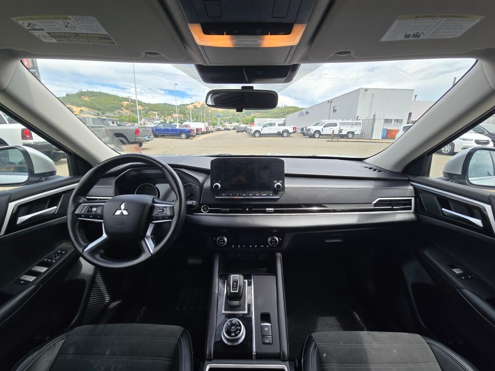 Thumbnail: 2024 Mitsubishi Outlander - 11