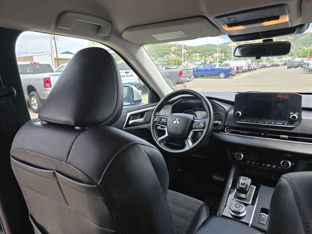 Thumbnail: 2024 Mitsubishi Outlander - 2