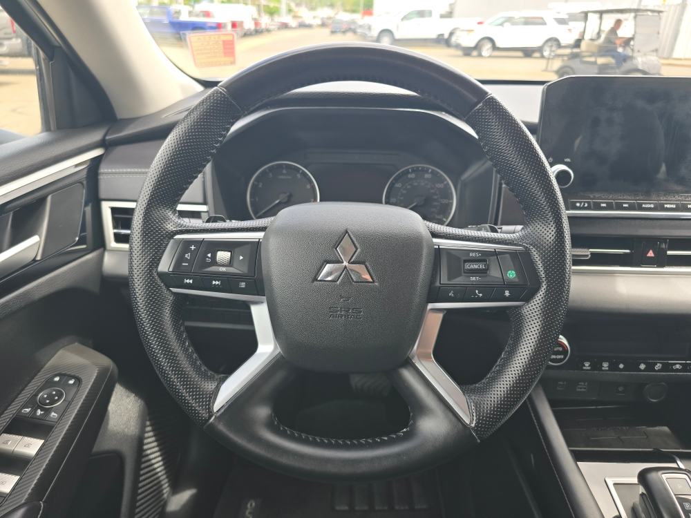 Thumbnail: 2024 Mitsubishi Outlander - 8