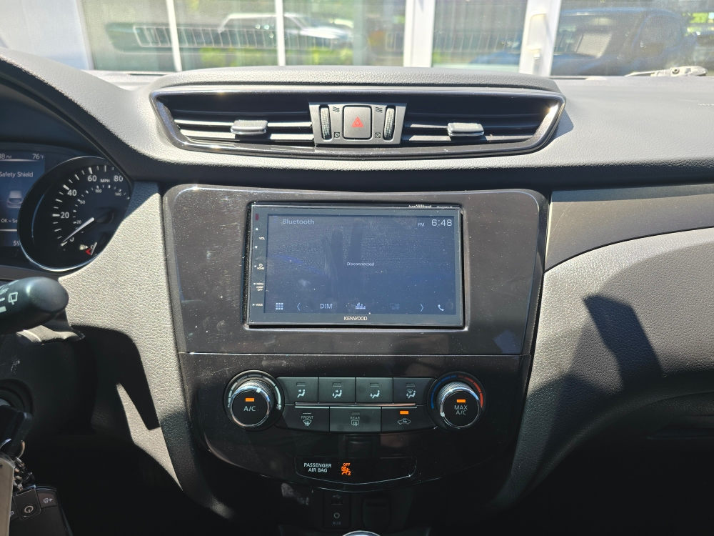 Thumbnail: 2018 Nissan Rogue Sport - 13