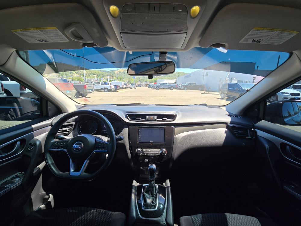 Thumbnail: 2018 Nissan Rogue Sport - 12