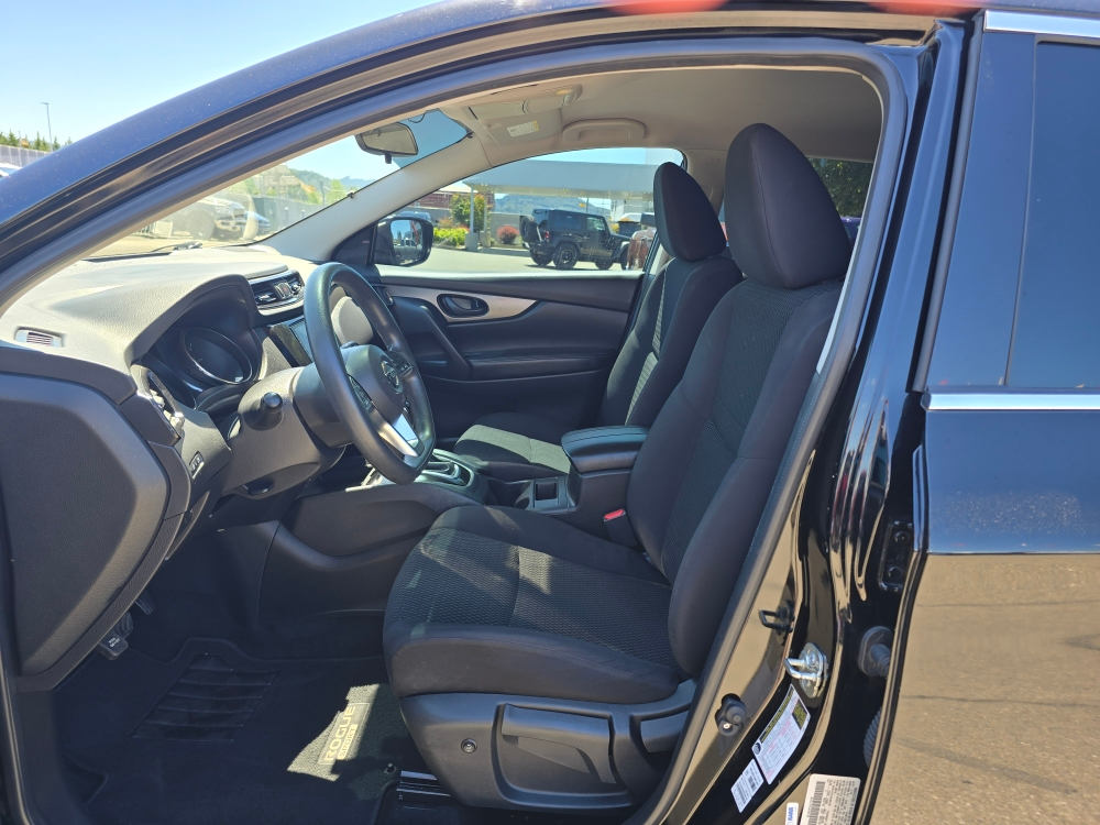 Thumbnail: 2018 Nissan Rogue Sport - 9