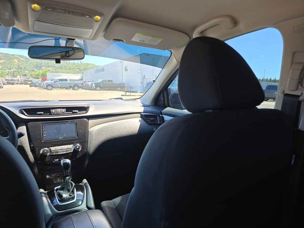 Thumbnail: 2018 Nissan Rogue Sport - 10