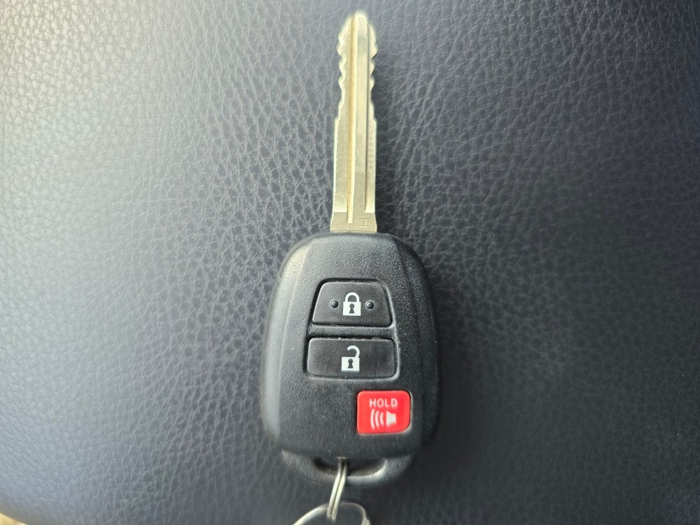 Thumbnail: 2015 Toyota RAV4 - 14