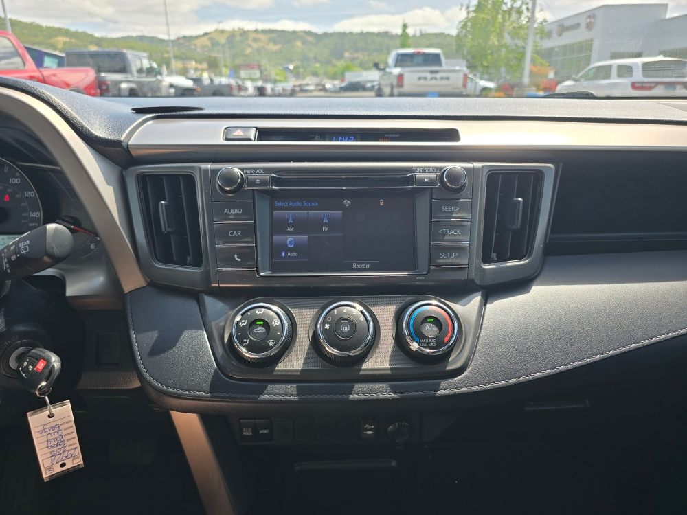 Thumbnail: 2015 Toyota RAV4 - 11