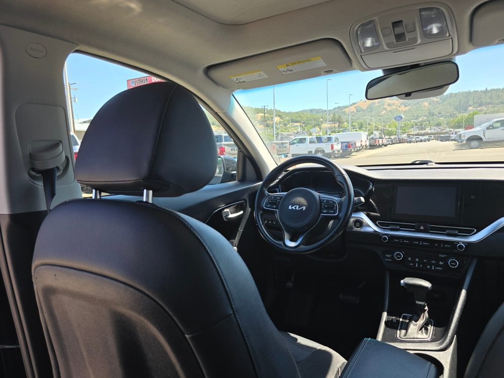 Thumbnail: 2022 Kia Niro - 2