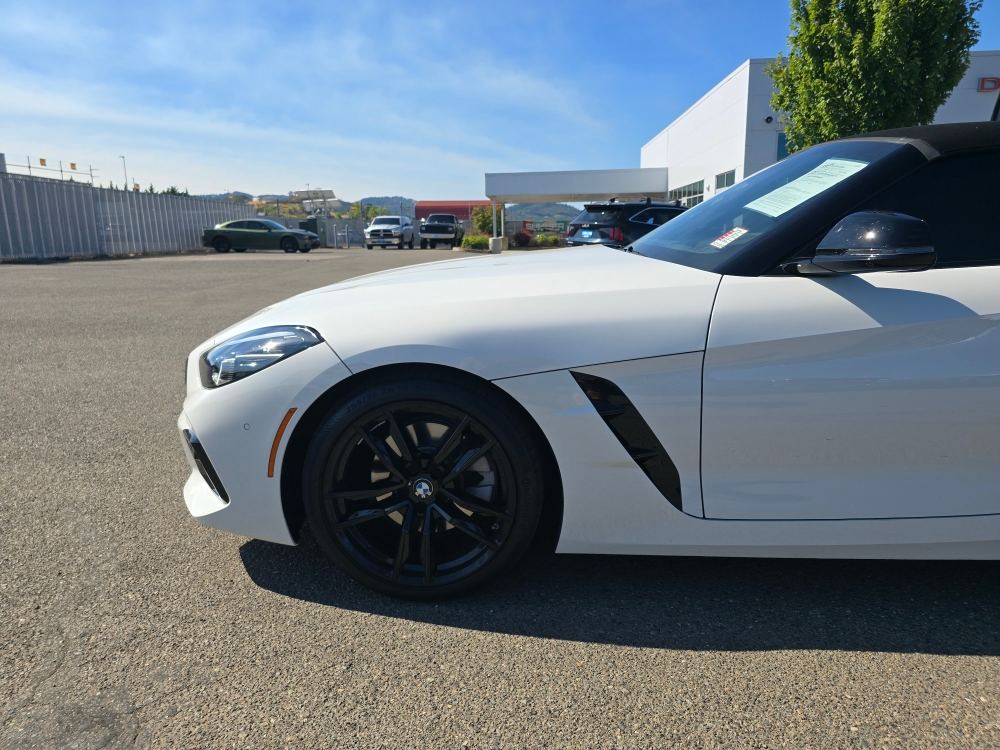 Thumbnail: 2026 BMW Z4 - 14