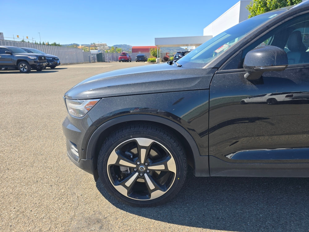 Thumbnail: 2019 Volvo XC40 - 4