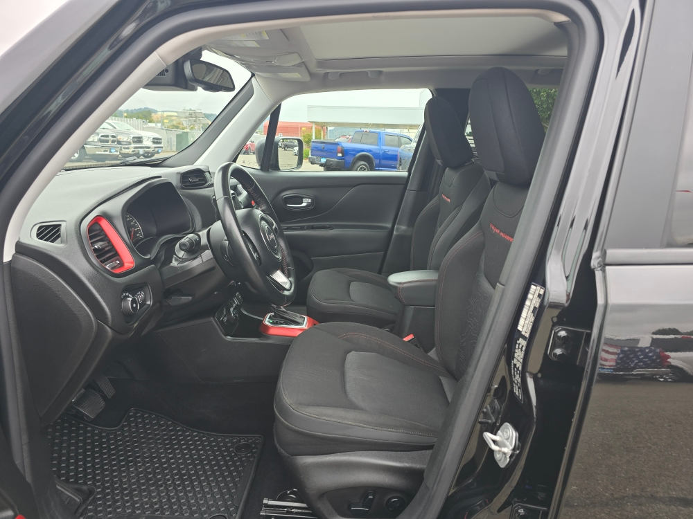 Thumbnail: 2018 Jeep Renegade - 8