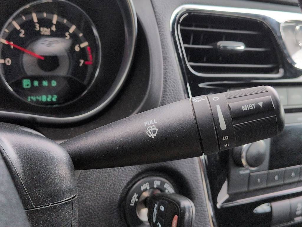 Thumbnail: 2014 Chrysler 200 - 29