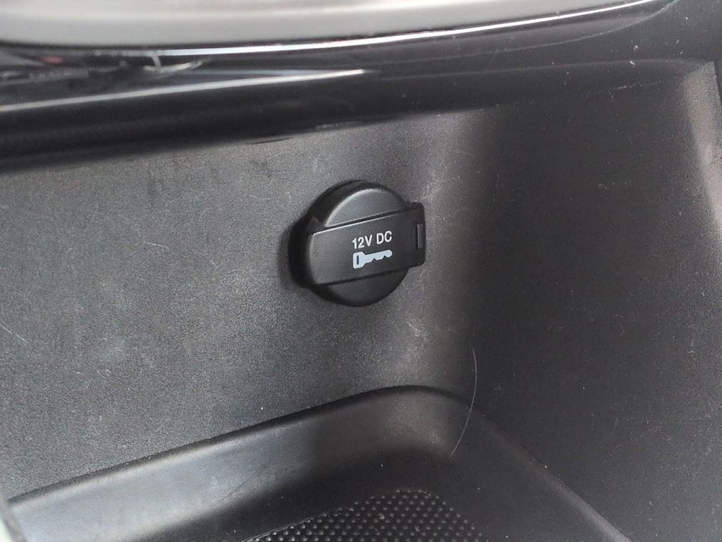 Thumbnail: 2014 Chrysler 200 - 33