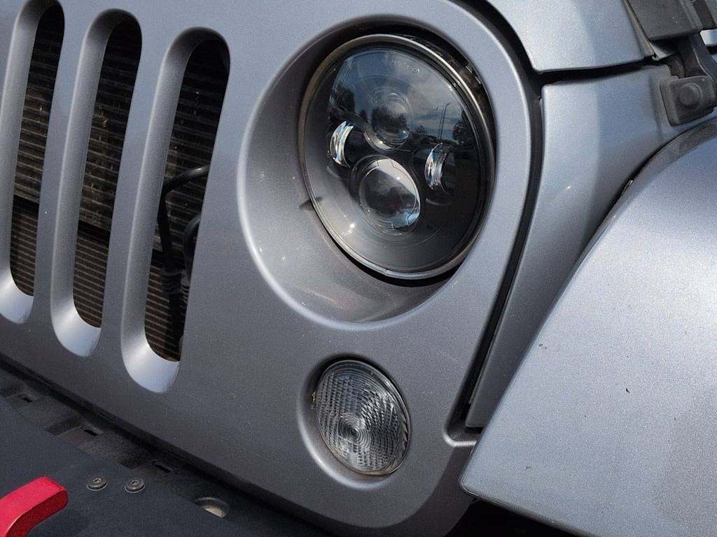Thumbnail: 2016 Jeep Wrangler - 6