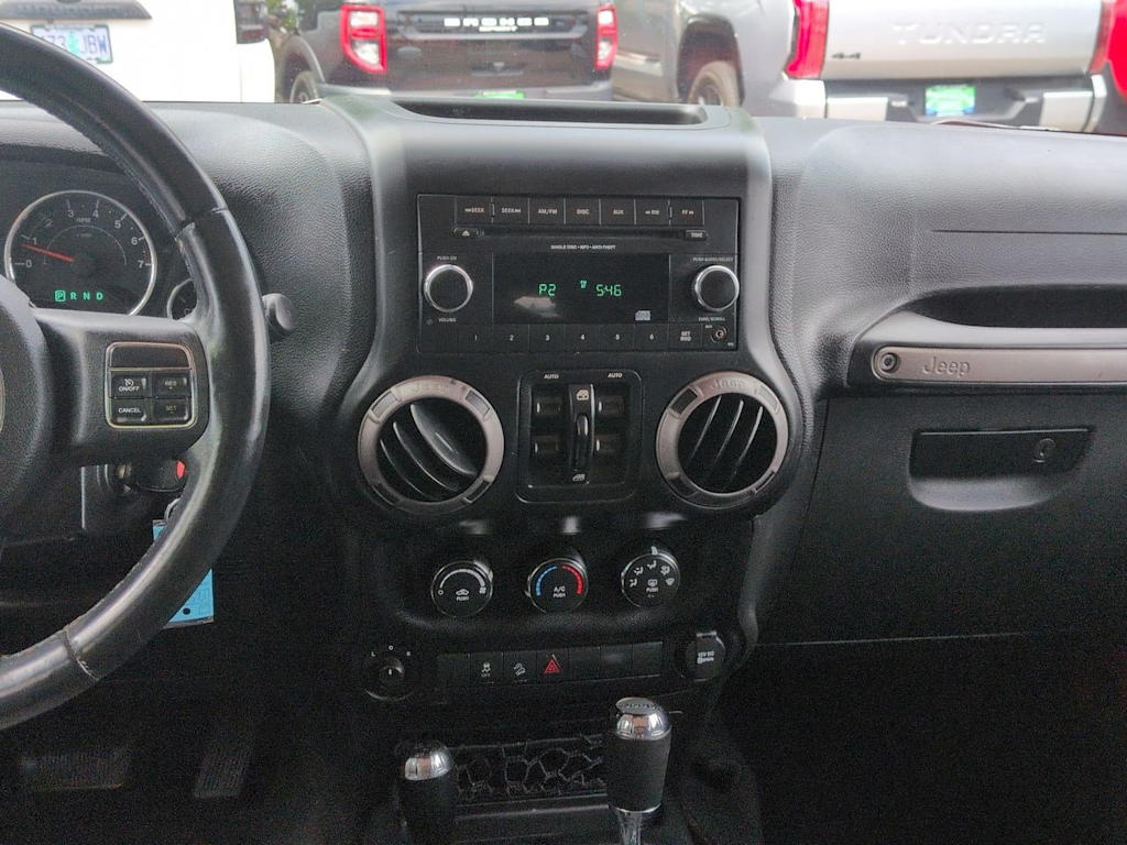 Thumbnail: 2015 Jeep Wrangler - 14