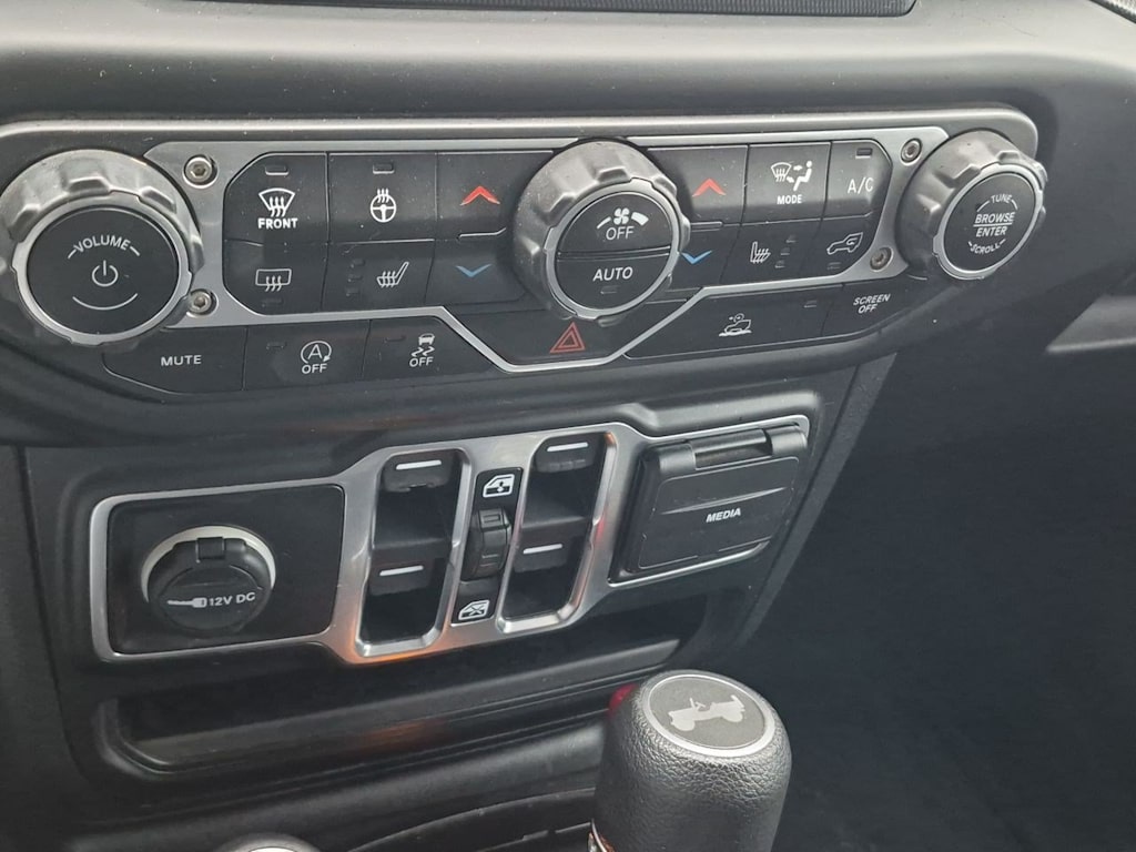 Thumbnail: 2021 Jeep Wrangler - 34