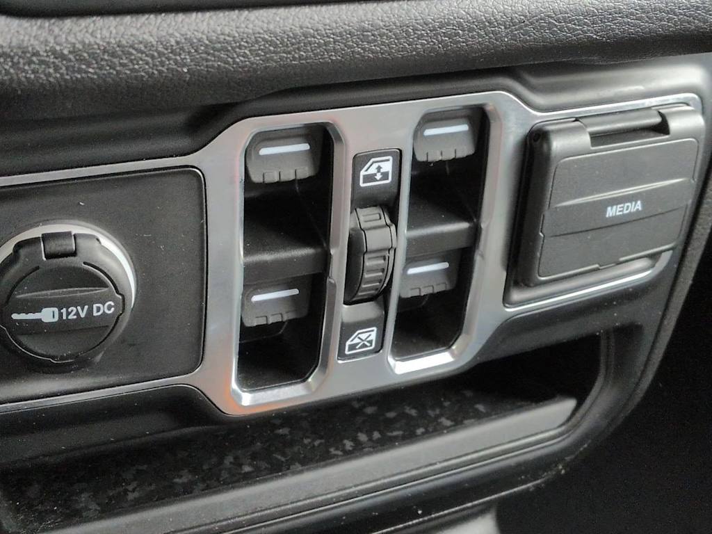 Thumbnail: 2025 Jeep Wrangler - 34