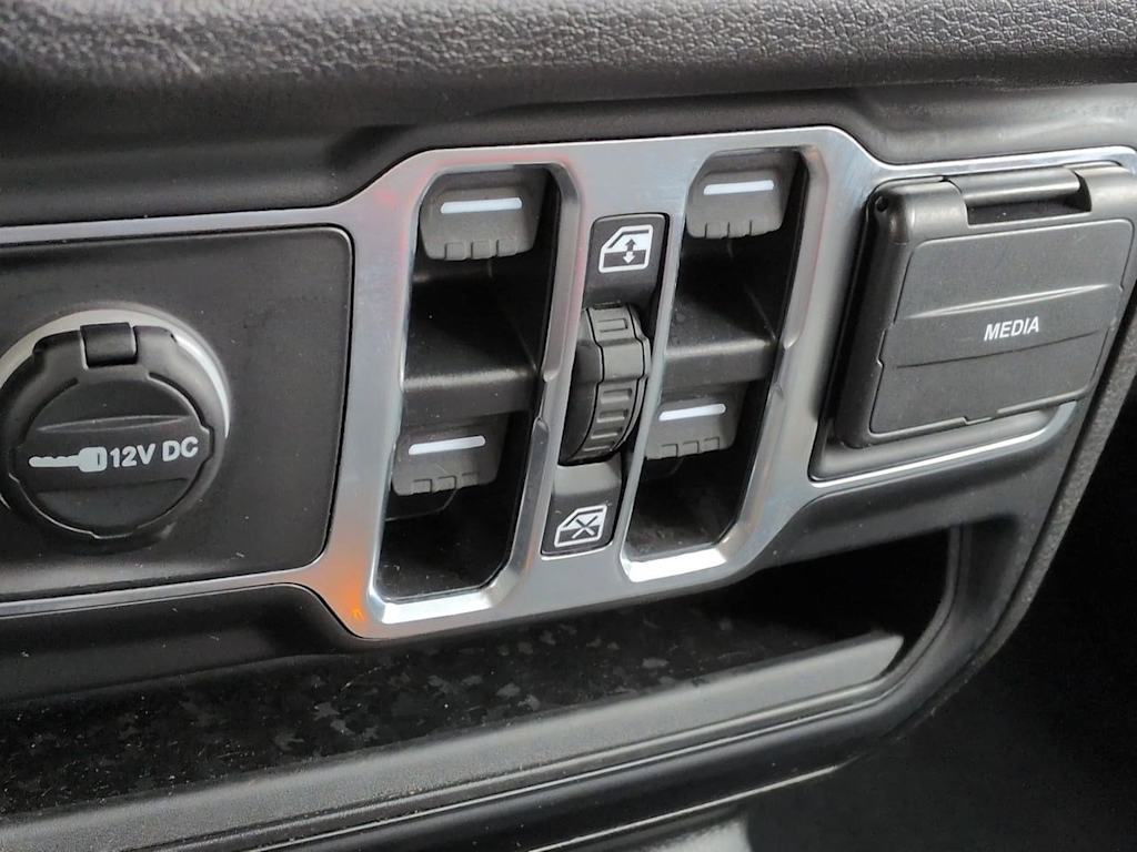 Thumbnail: 2025 Jeep Wrangler - 31