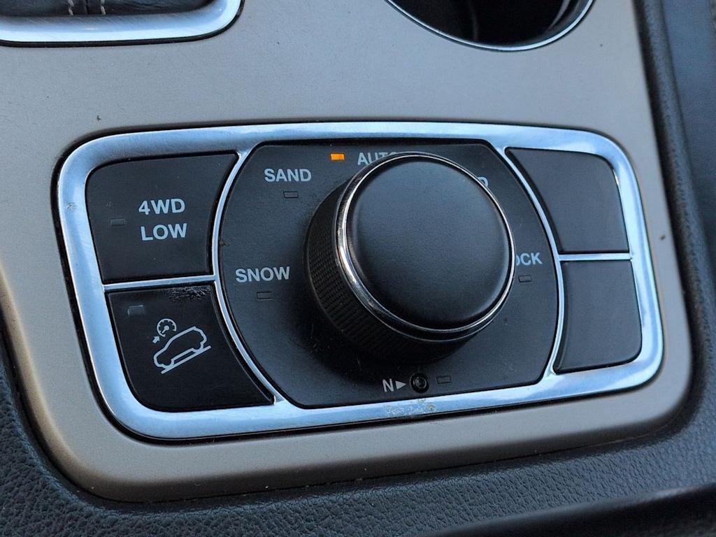 Thumbnail: 2017 Jeep Grand Cherokee - 33