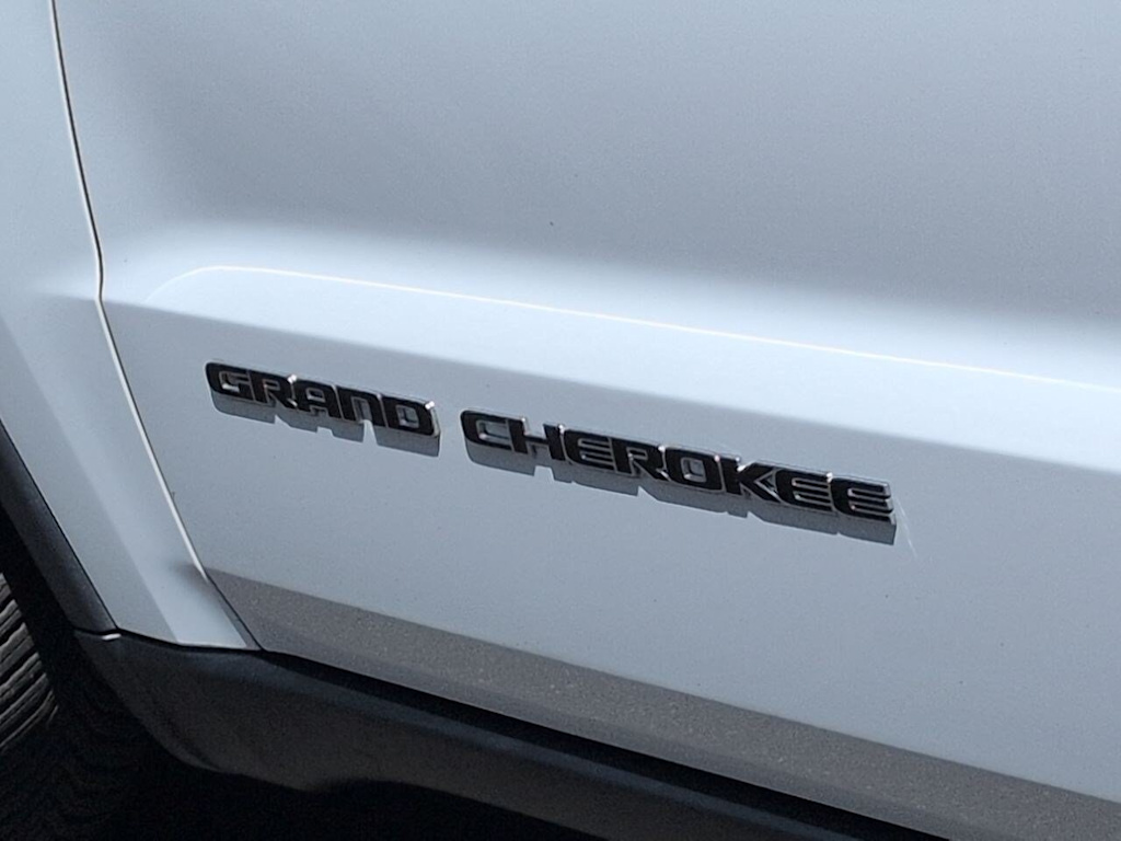 Thumbnail: 2017 Jeep Grand Cherokee - 24