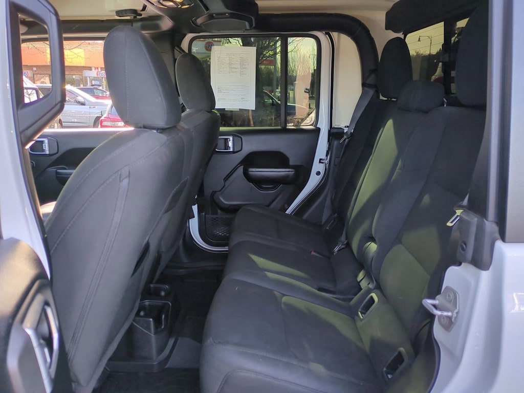 2020 Jeep Gladiator Sport 28