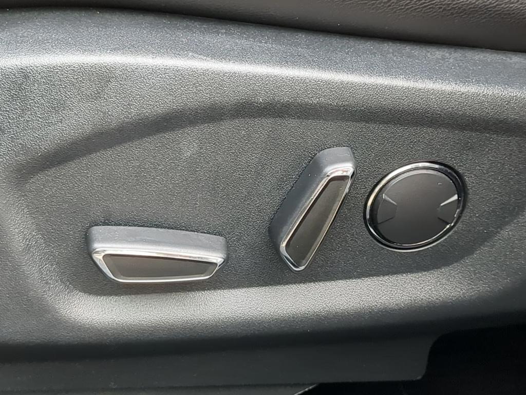 Thumbnail: 2018 Ford Explorer - 25